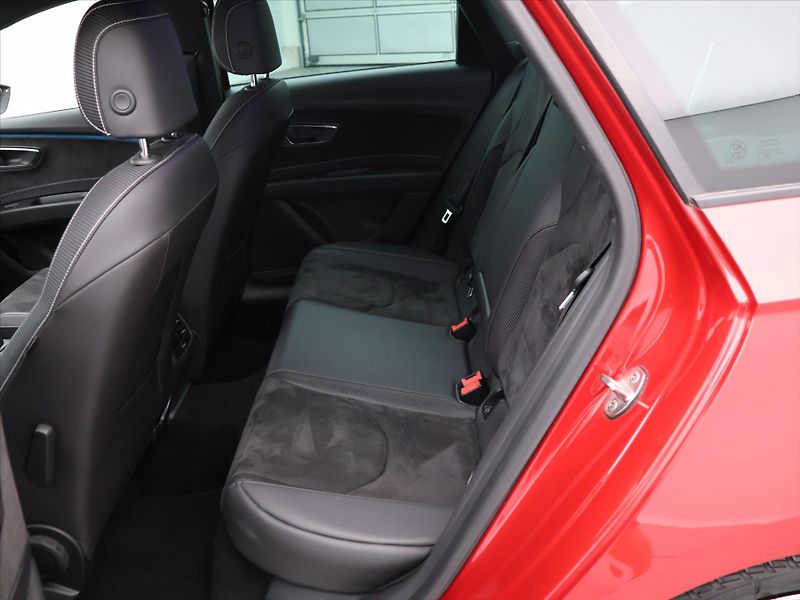 Seat Leon 2.0 221kW Cupra DSG 4Drive - fotka 13 z 31