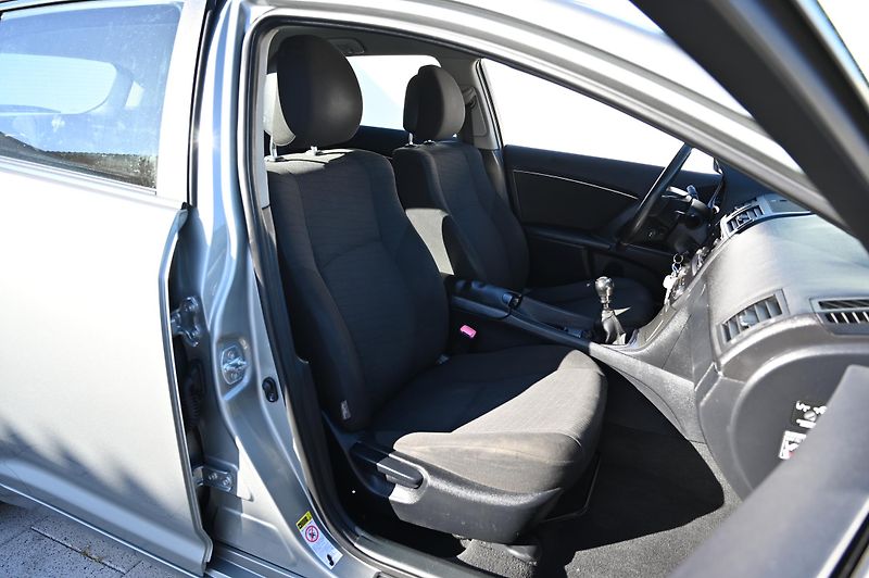 Toyota Avensis 1.8  108KW Kombi Sol 10/2009 - fotka 24 z 33