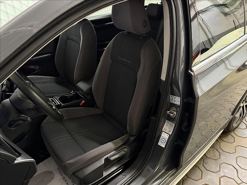 Volkswagen Golf ALLTRACK 147KW 4M PANO IQ.LED - fotka 36 z 47