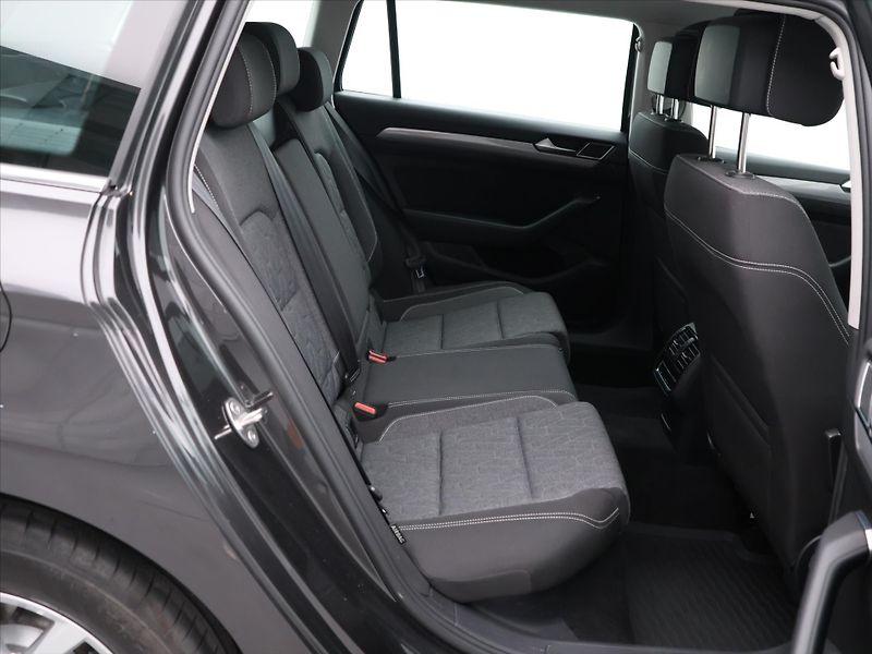 Volkswagen Passat 1,5 TSI 110 kW Business DPH CZ - fotka 13 z 26