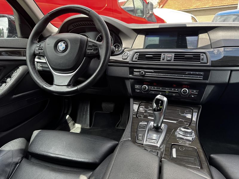BMW Řada 5 (2012) 530XD M-paket - fotka 14 z 29