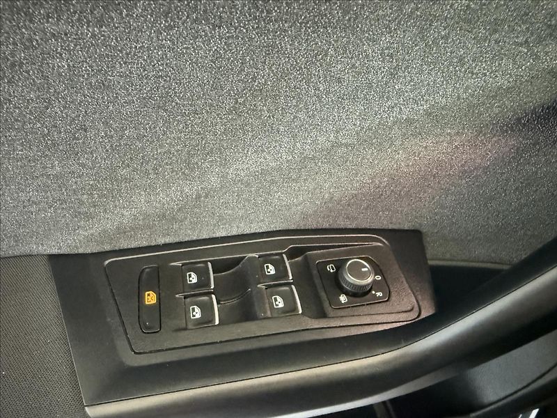 Volkswagen T-Roc 1,0   TSI 85kW,SERVISKA,1.MAJ - fotka 10 z 25