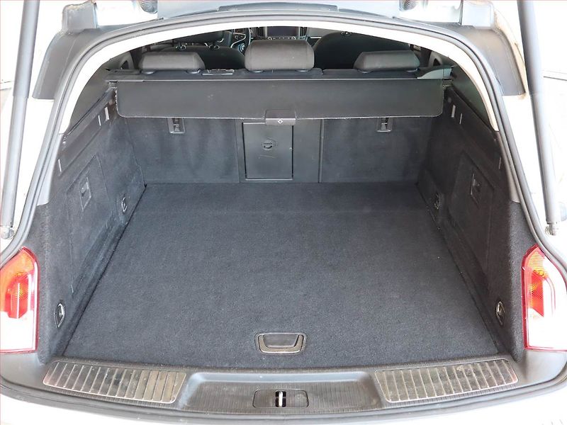 Peugeot 2008 (2021) Allure 1.2 PureTech, Automat - fotka 14 z 23