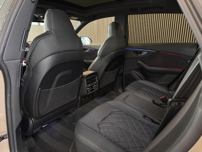 Audi Q8 50 TDI B&O Laser Carbon OLED - fotka 14 z 39