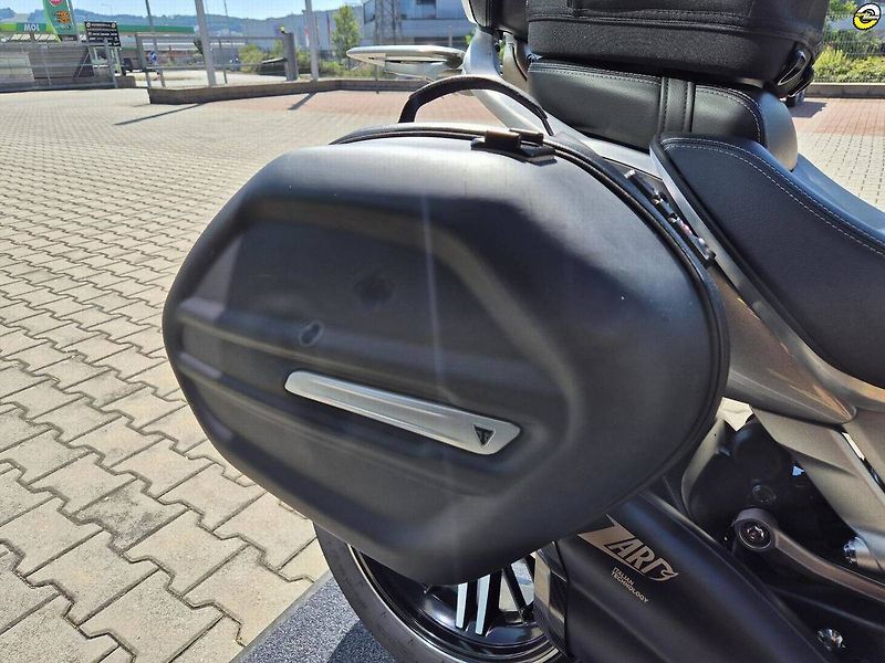 Triumph Rocket 3 (2022) GT (2022) – 1. majitel, Odpoče - fotka 21 z 26
