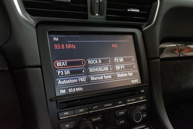 Porsche 911 GT3 RS 4.0 !Najeto 14.885km! - fotka 28 z 49