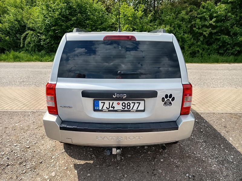 Jeep Patriot (2010) 2.0 TD 103kw - fotka 14 z 35