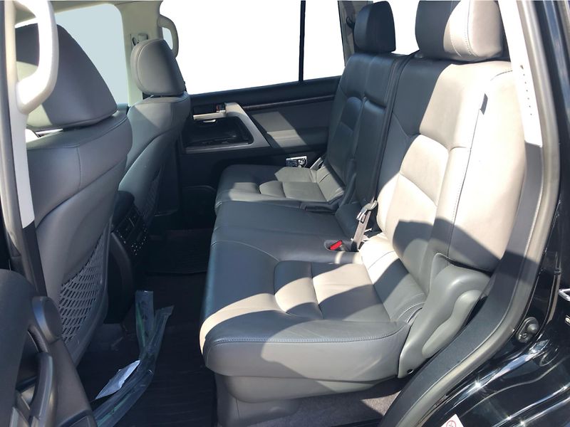 Toyota Land Cruiser 200 D-4D A/T 7 míst - fotka 12 z 30