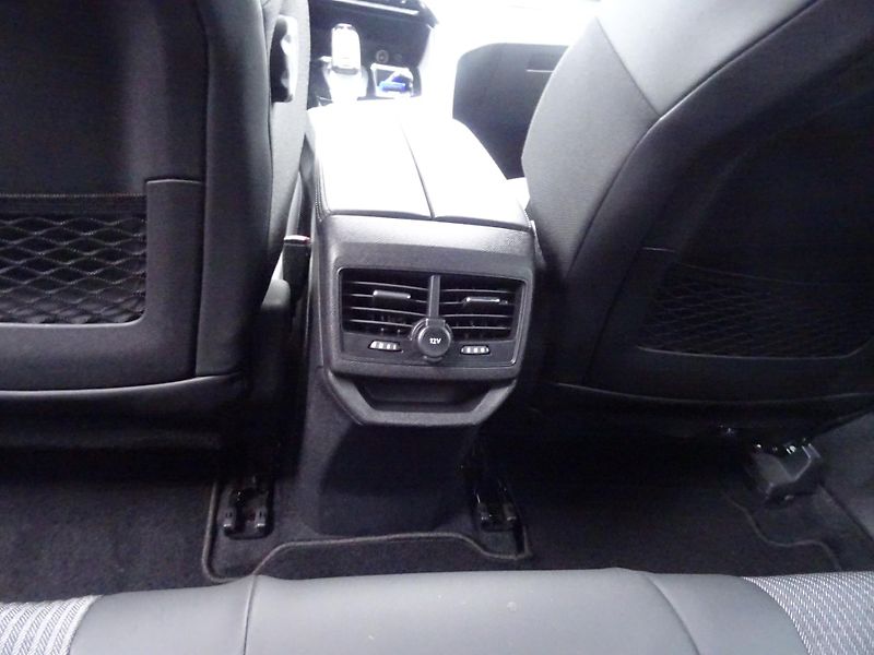 Peugeot 3008 (2022) ALLURE 1.5 BHDi S&S 130k EAT8 - fotka 32 z 73