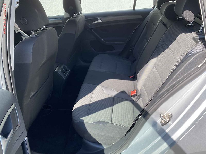 Volkswagen Golf (2014) 1.6 TDi, Comfortline, +kola - fotka 10 z 17