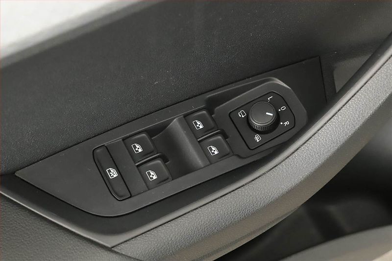 Škoda Karoq (2024) 2.0 TDI, Drive - fotka 18 z 19