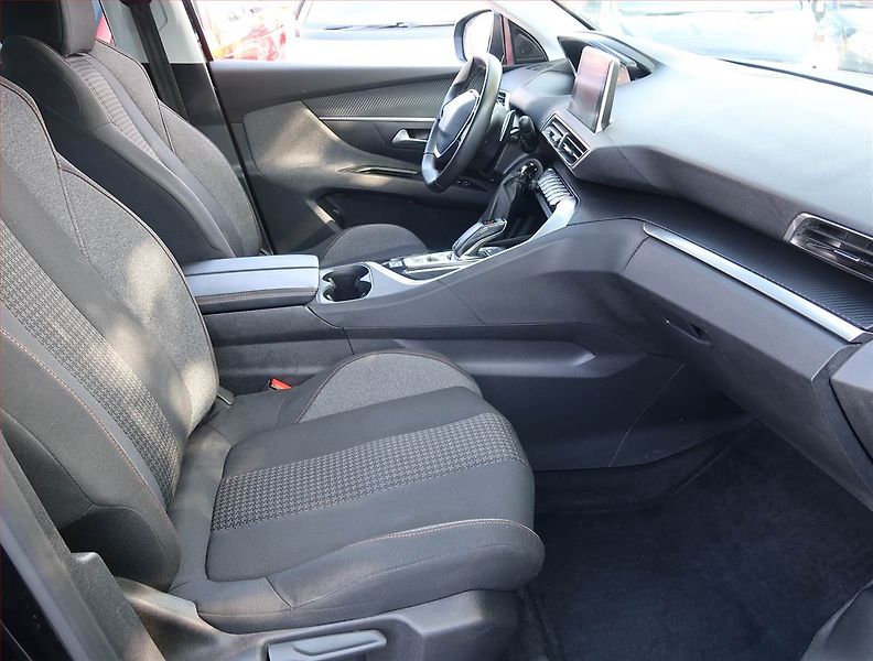 Peugeot 5008 (2020) PureTech 130, Automat, 7 míst - fotka 9 z 21