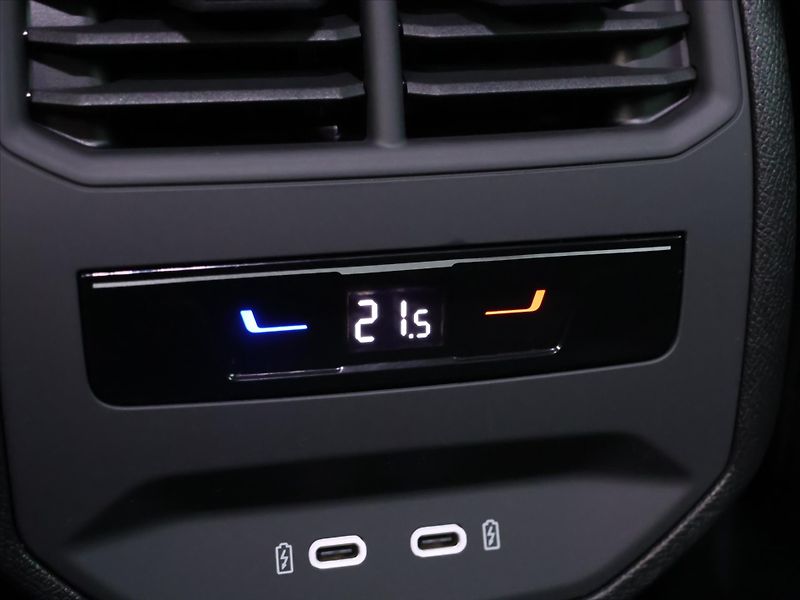 Seat Leon 2,0 TDI 110kW DSG FR CZ DPH - fotka 24 z 31