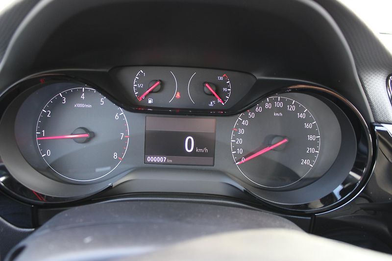 Opel Corsa Edition 1.2 TURBO 74kW, MT6 - fotka 6 z 11
