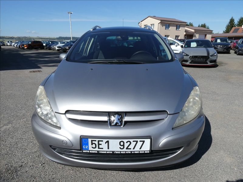 Peugeot 307 1,6 16V 80kW SW 7.míst,PANORAM - fotka 2 z 36