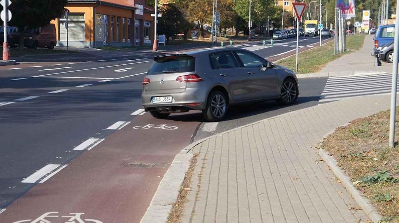 Konec vyhrazeného pruhu pro cyklisty
