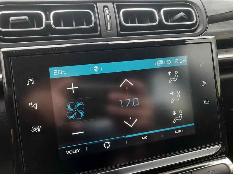Citroën C3 (2020) 1,2 PureTech 82k NAVIGACE - fotka 25 z 38