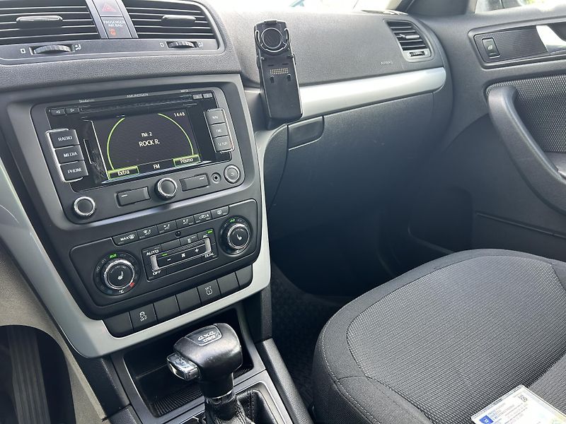 Škoda Yeti (2011) 2.0 TDi 103 KW DSG 4x4 - fotka 22 z 34