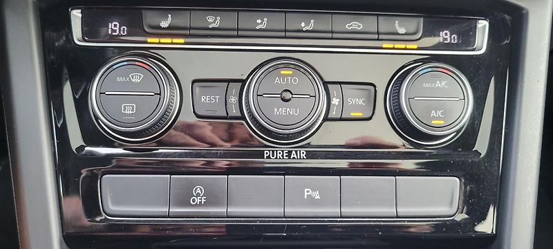 Volkswagen Touran (2016) 1,4TSi 110kW benzín DSG FuLLeD - fotka 32 z 44