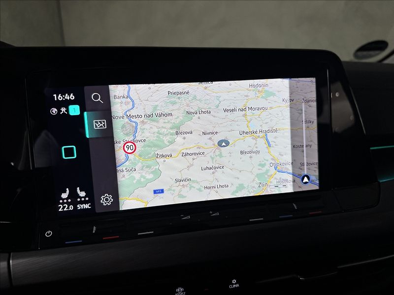 Volkswagen Golf 2,0 TDi  DSG Style LED Assist - fotka 35 z 47