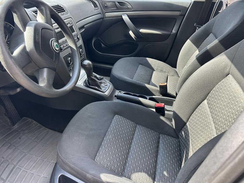 Škoda Octavia 2.0 TDI Champion Ambition Comb - fotka 15 z 30