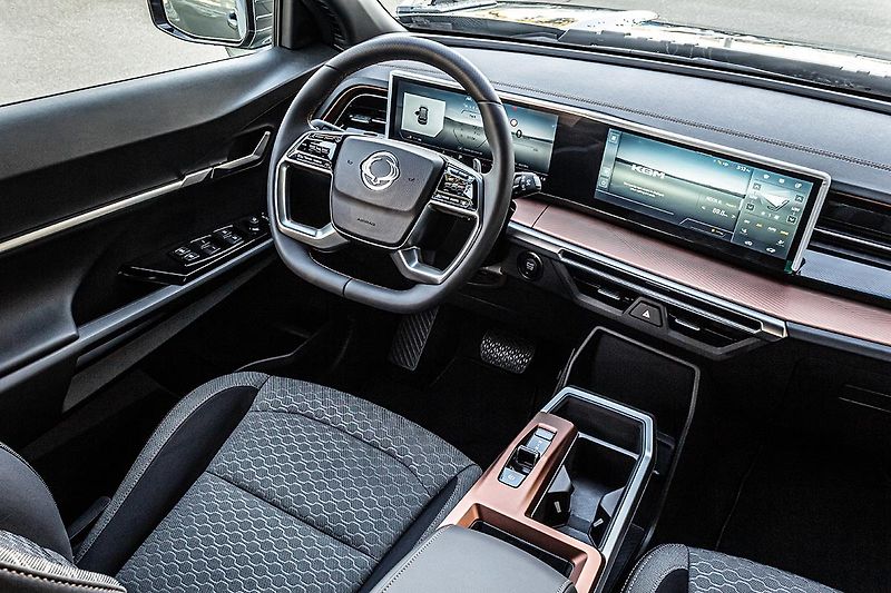 SsangYong Torres (2025) 1,5 GDI 2WD AT STYLE EL.5DVEŘE - fotka 12 z 16