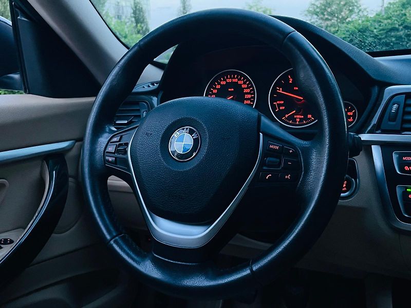 BMW Řada 3 318D GT MANUÁL KAMERA VÝHŘEV  - fotka 24 z 46