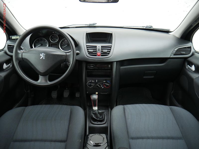 Peugeot 207 (2007) 1.4i, ČR - fotka 8 z 15