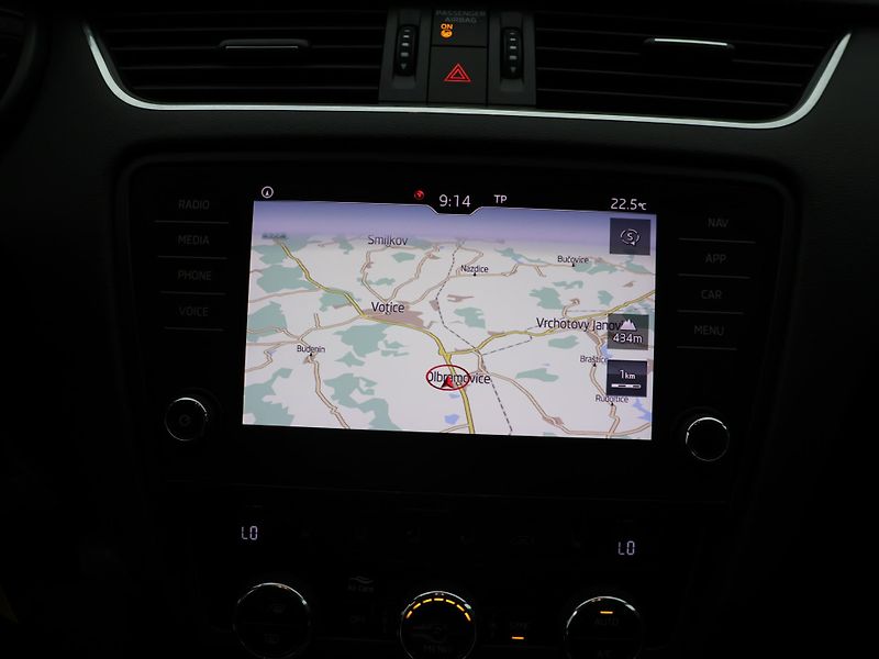 Škoda Octavia 1.6 TDI 85kW DSG Navi Tažné - fotka 17 z 27
