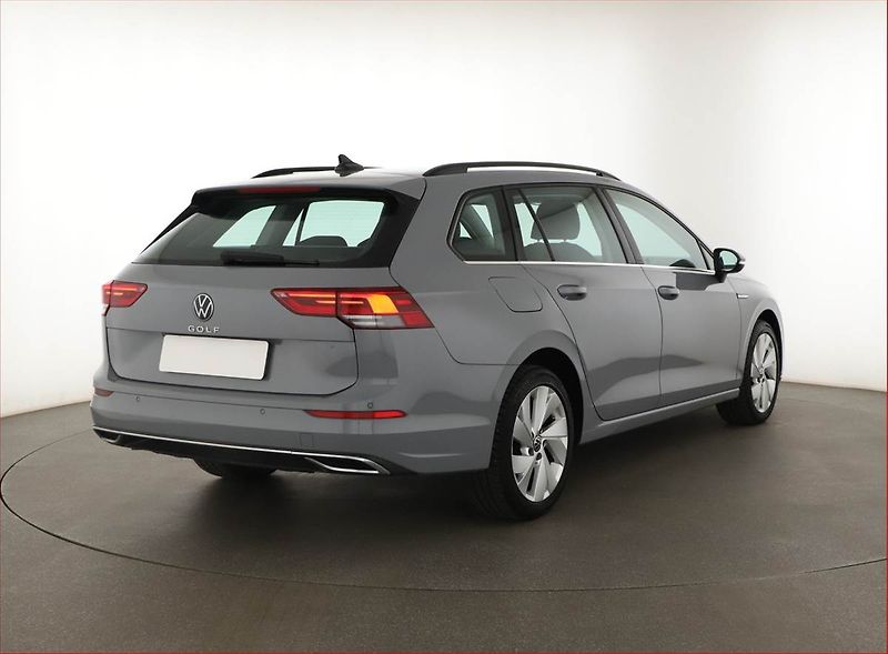 Volkswagen Golf (2021) Style 1.5 TSI - fotka 5 z 19