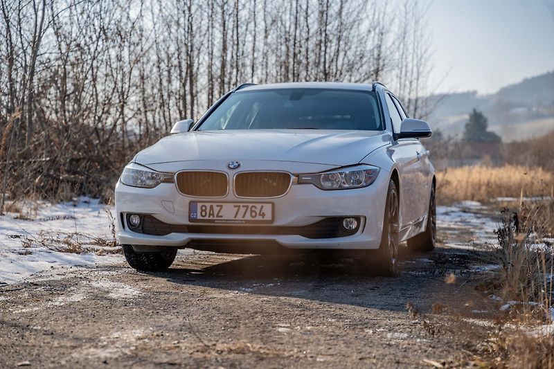 BMW Řada 3 (2014) 320d Touring F31 xDrive AT - fotka 7 z 28