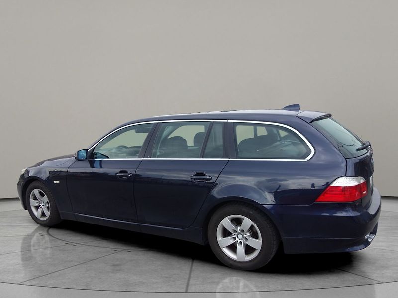 BMW Řada 5 530d PĚKNÝ !!! SERV.KNIHA ! - fotka 10 z 29