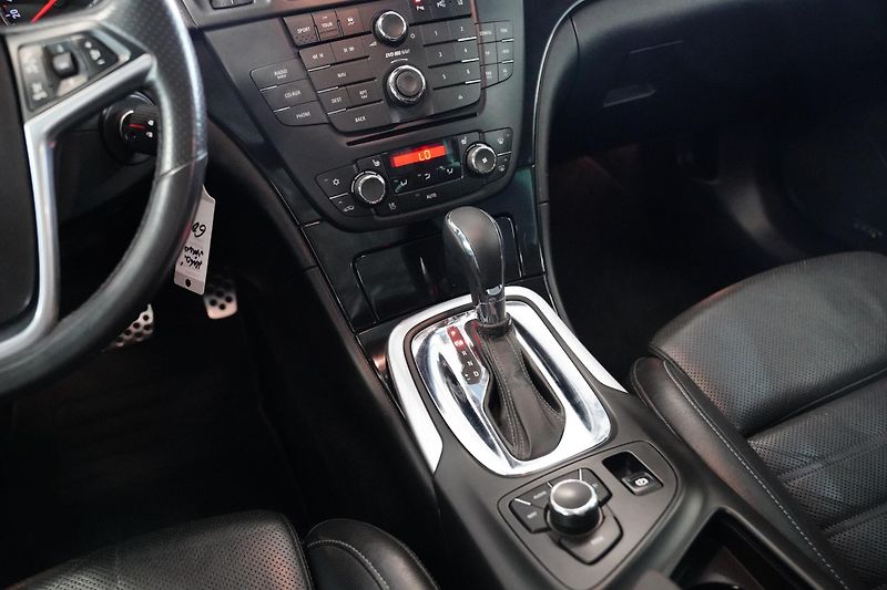 Opel Insignia - fotka 19 z 22