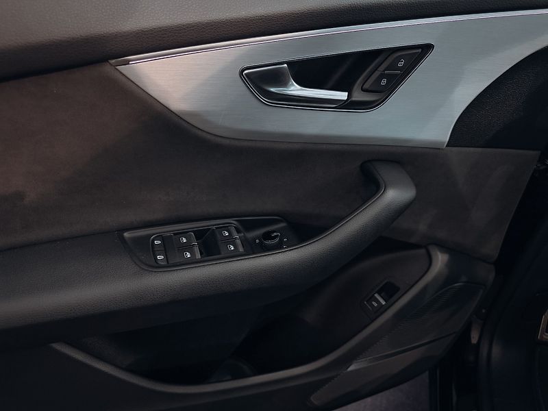 Audi Q8 50TDI S-line Quattro 210 kW - fotka 19 z 27
