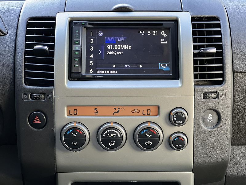 Nissan Pathfinder 2.5DCi 4x4 AUTOMAT 7MÍST  - fotka 19 z 43