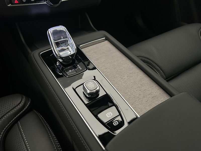 Volvo XC90 (2026) T8 AWD PLUS BRIGHT - Rezervace - fotka 32 z 47