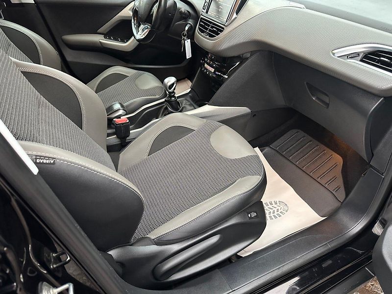 Peugeot 2008 (2017) Allure 1.6Hdi 88kw - fotka 13 z 24