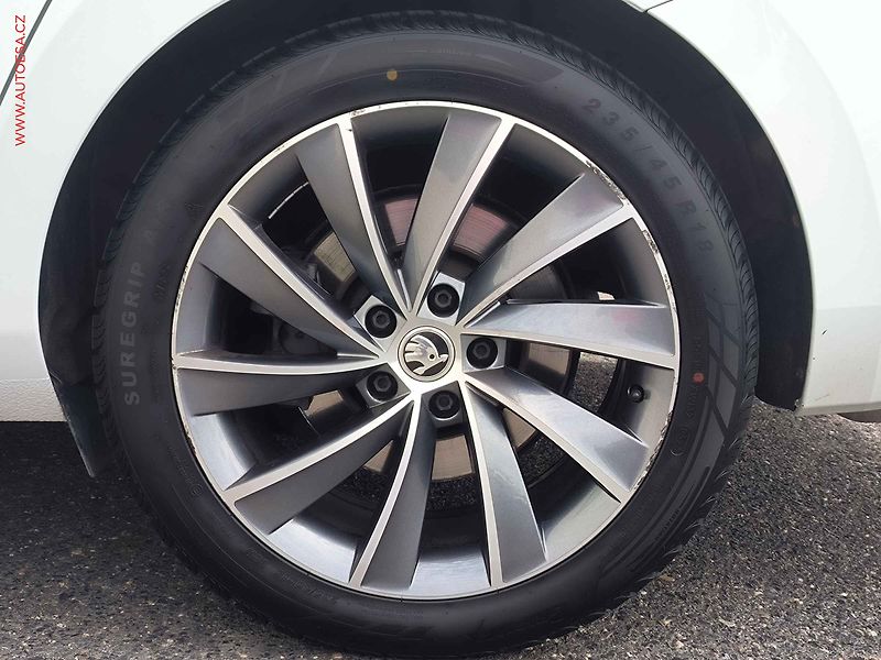 Škoda Superb (2018) 2.0 TSI 4x4, L&K, DSG, TZ - fotka 31 z 32