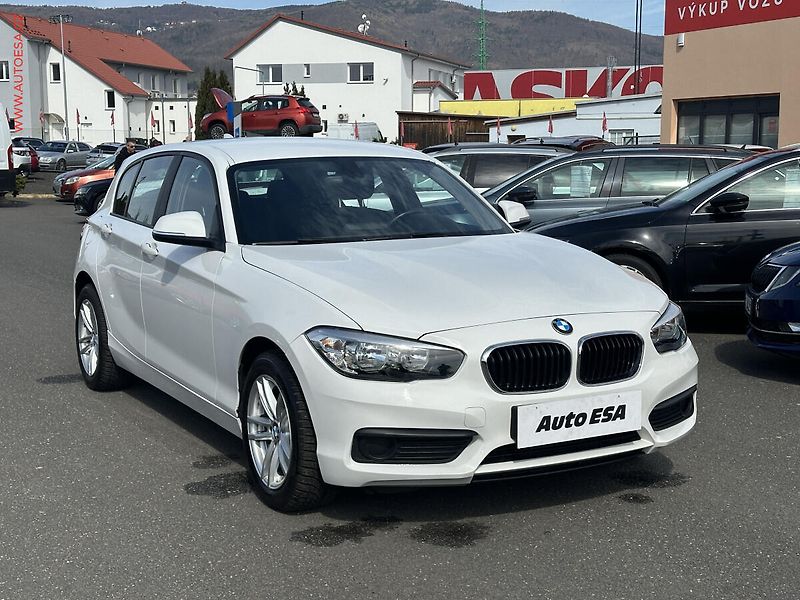 BMW Řada 1 (2015) 1.5i 116i, Klima - fotografie inzerátu