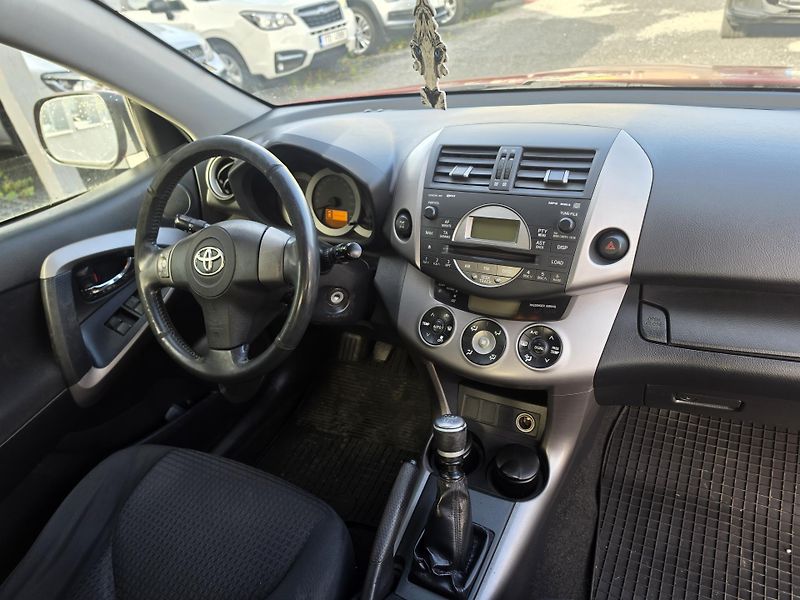 Toyota RAV4 2.2D 100KW 4x4 cz - fotka 15 z 16