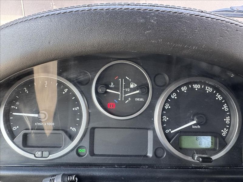 Land Rover Defender 2,2 110 TD4 STW Adventure ČR - fotka 15 z 25