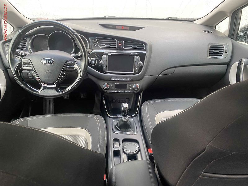Kia Ceed (2013) 1.6 GDi, Exclusive, navi - fotka 8 z 20