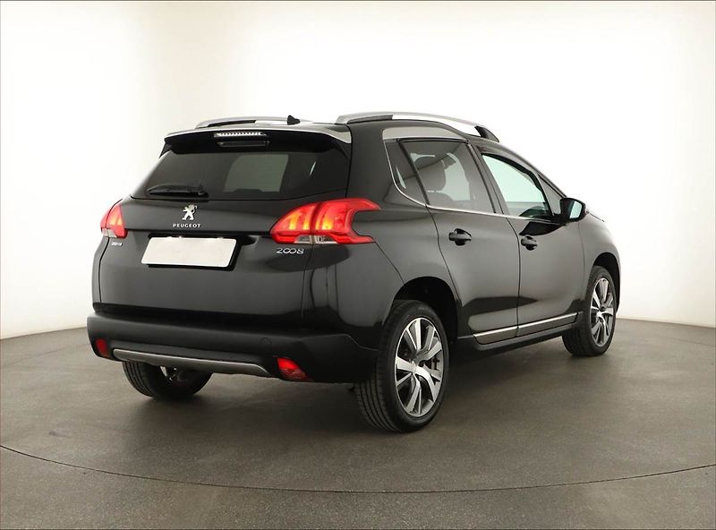 Peugeot 2008 (2015) 1.6 BlueHDi, Navi, Tempomat - fotka 5 z 17