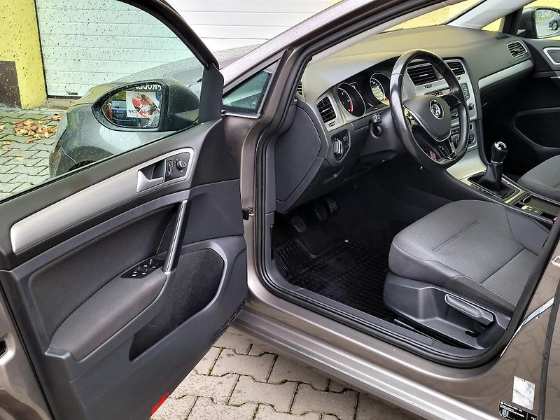 Volkswagen Golf 1,6 TDi CZ*DIGIKLIMA*SERVIS - fotka 23 z 43