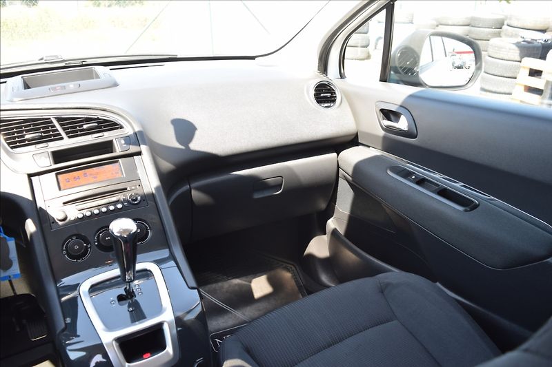 Peugeot 5008 1,6 HDI 84KW AUTOMAT PO SERVIS - fotka 31 z 49