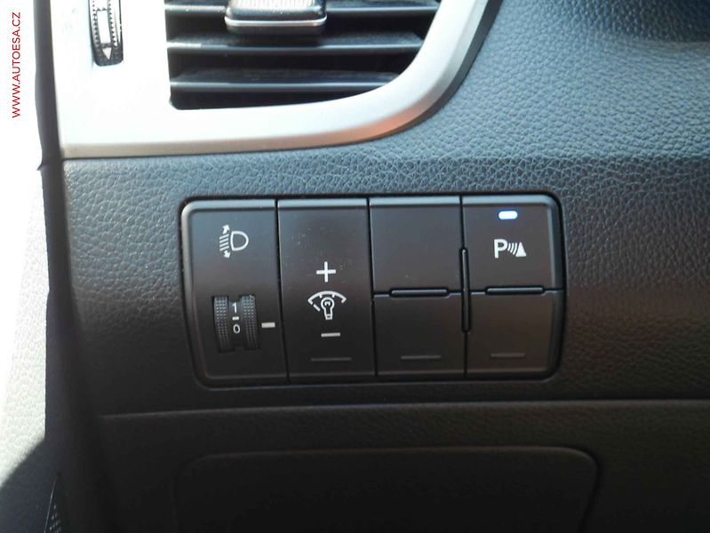Hyundai i30 (2012) 1.6CVVT, 1.maj,ČR, AC, TZ - fotka 18 z 18