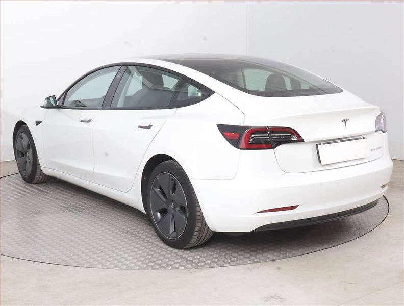 Tesla Model 3 (2021) Long Range 4WD 79kWh, SoH 91% - fotka 4 z 21