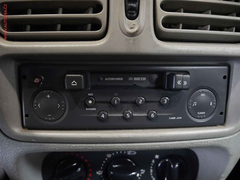 Renault Thalia (2003) 1.4i, 1.maj,ČR - fotka 14 z 17