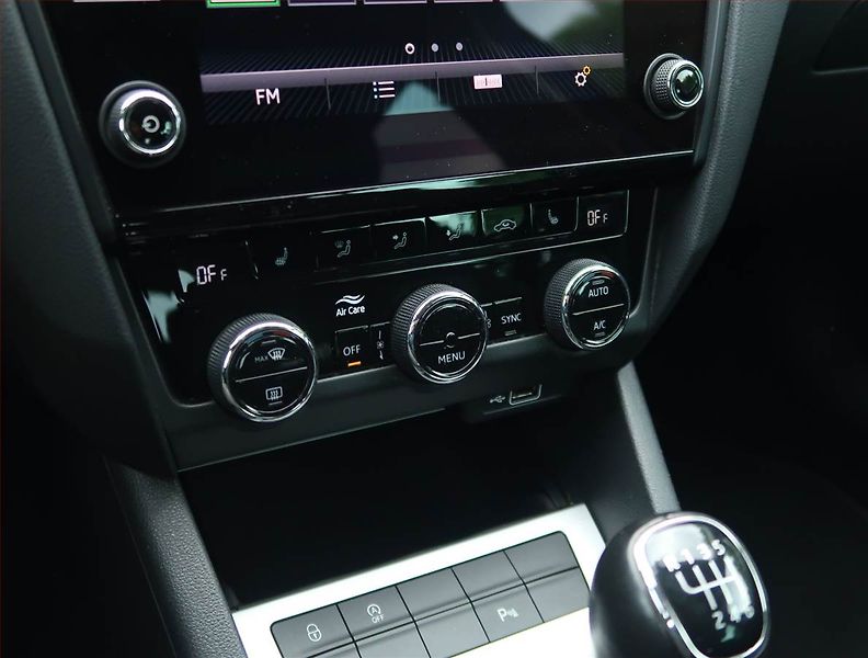 Škoda Octavia (2018) 1.4 TSI, Navi, Tempomat - fotka 18 z 18