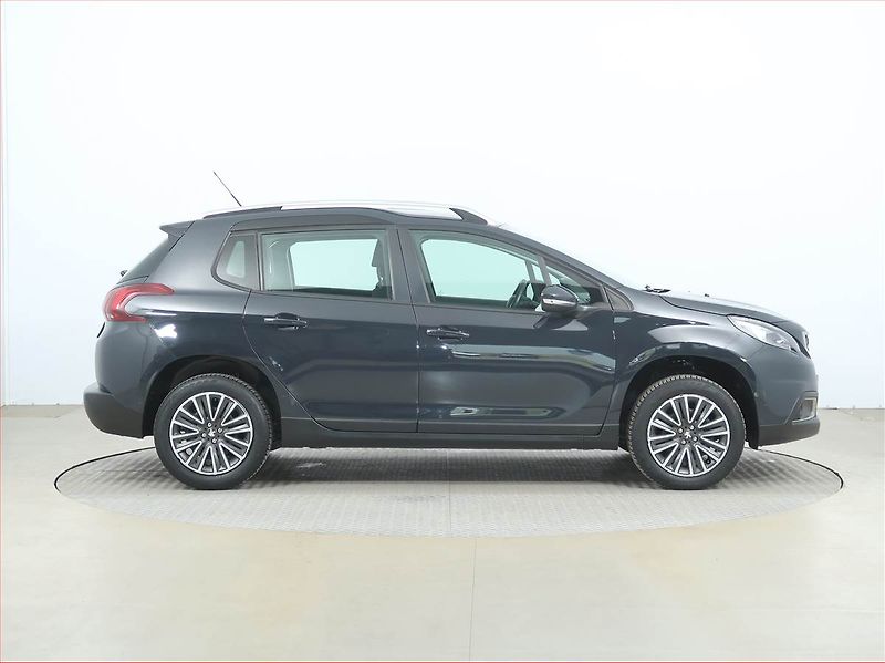 Peugeot 2008 (2019) 1.2 PureTech, Tempomat - fotka 6 z 15